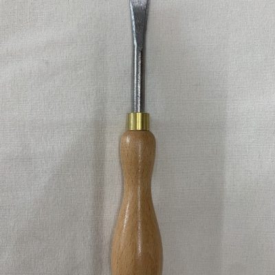 Spade staple lifter
